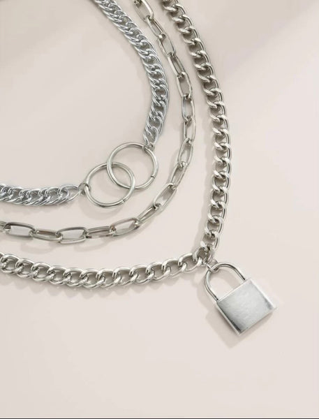 LOCK PENDANT AND CHUNKY CHAIN NECKLACE